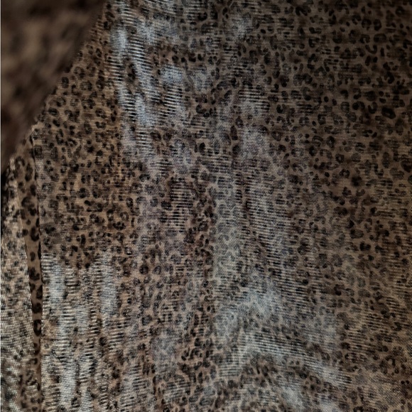 Cable & Gage Sheer Leopard Top - Picture 5 of 6